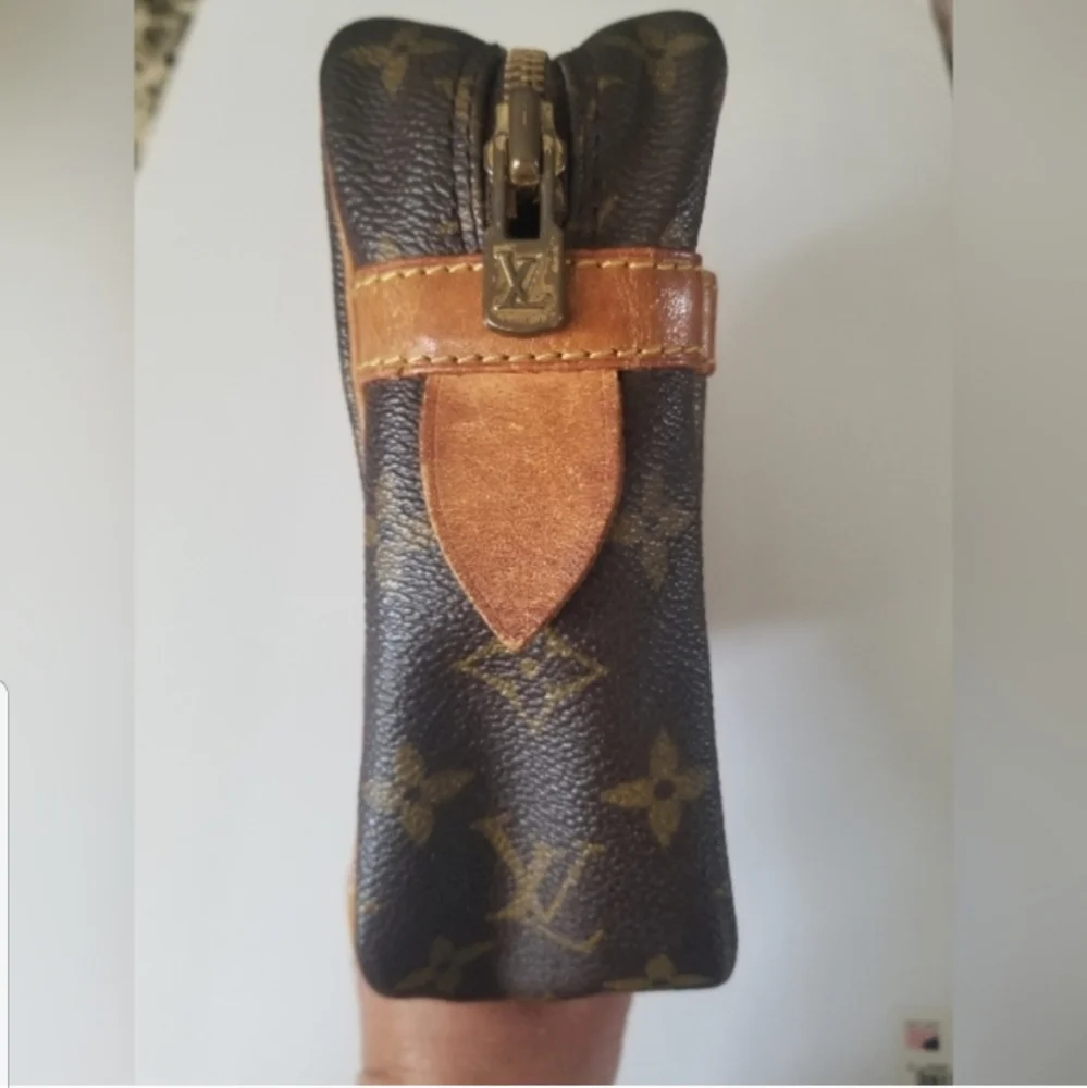 Louis Vuitton Vintage Purse Clutch (PRICE IS FINAL) - Picture 2 of 5